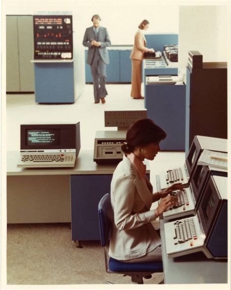 Image brunette computer